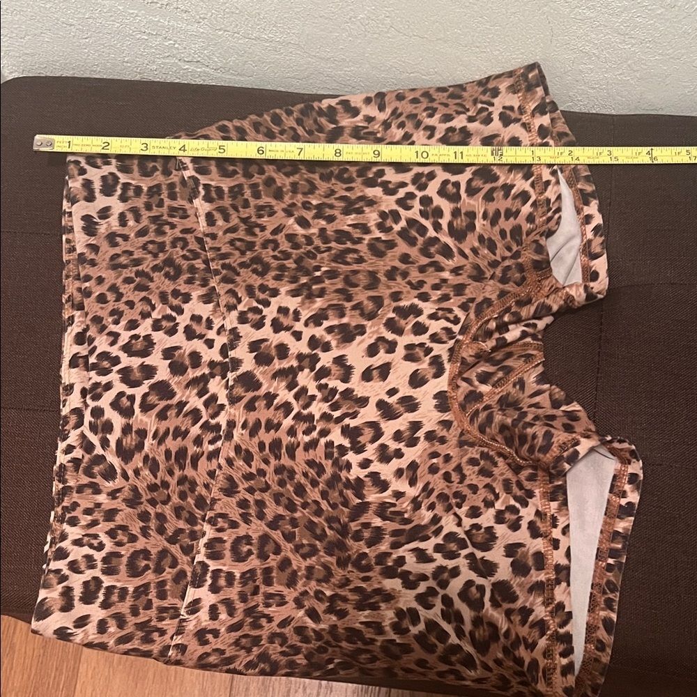 #1299+Leopard Print Women's Shorts - Picture 4 of 4